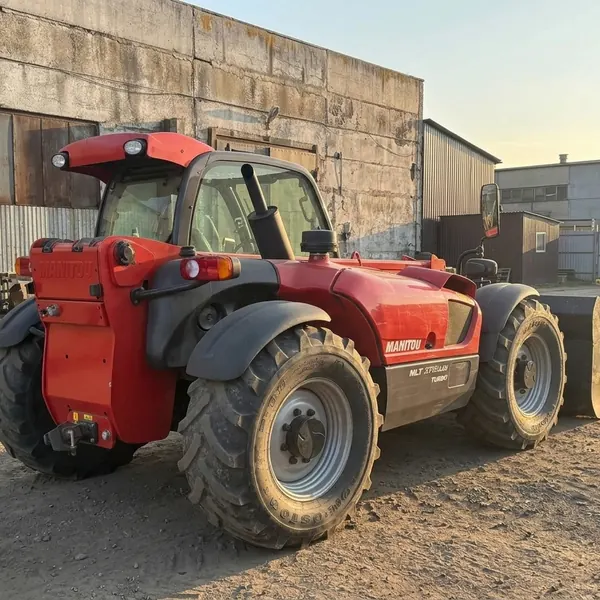 Телескопічний навантажувач Manitou
